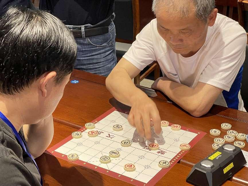 选手下棋.png 选手下棋.png
